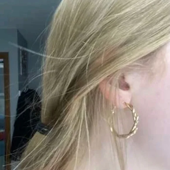 ⭐2 Pairs of Hoop Earrings - Picture 5 of 16